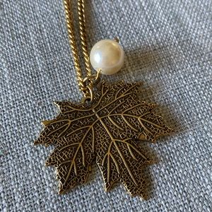 Plunder jewelry “Maple” leaf necklace